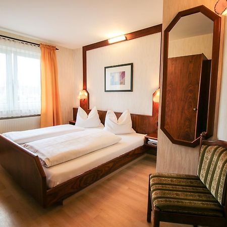 Hotel-Restaurant Und Gaestehaus Loewen Зюссен Экстерьер фото