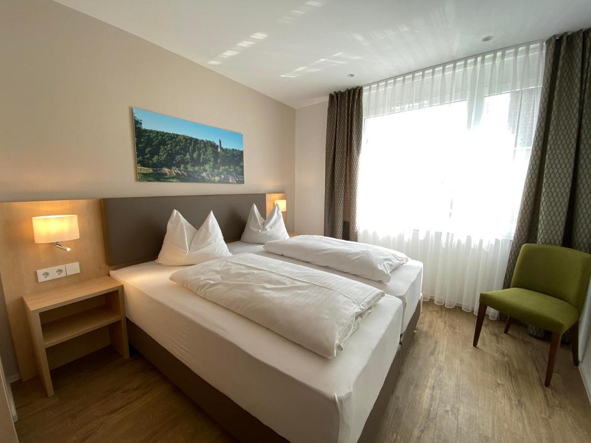 Hotel-Restaurant Und Gaestehaus Loewen Зюссен Экстерьер фото