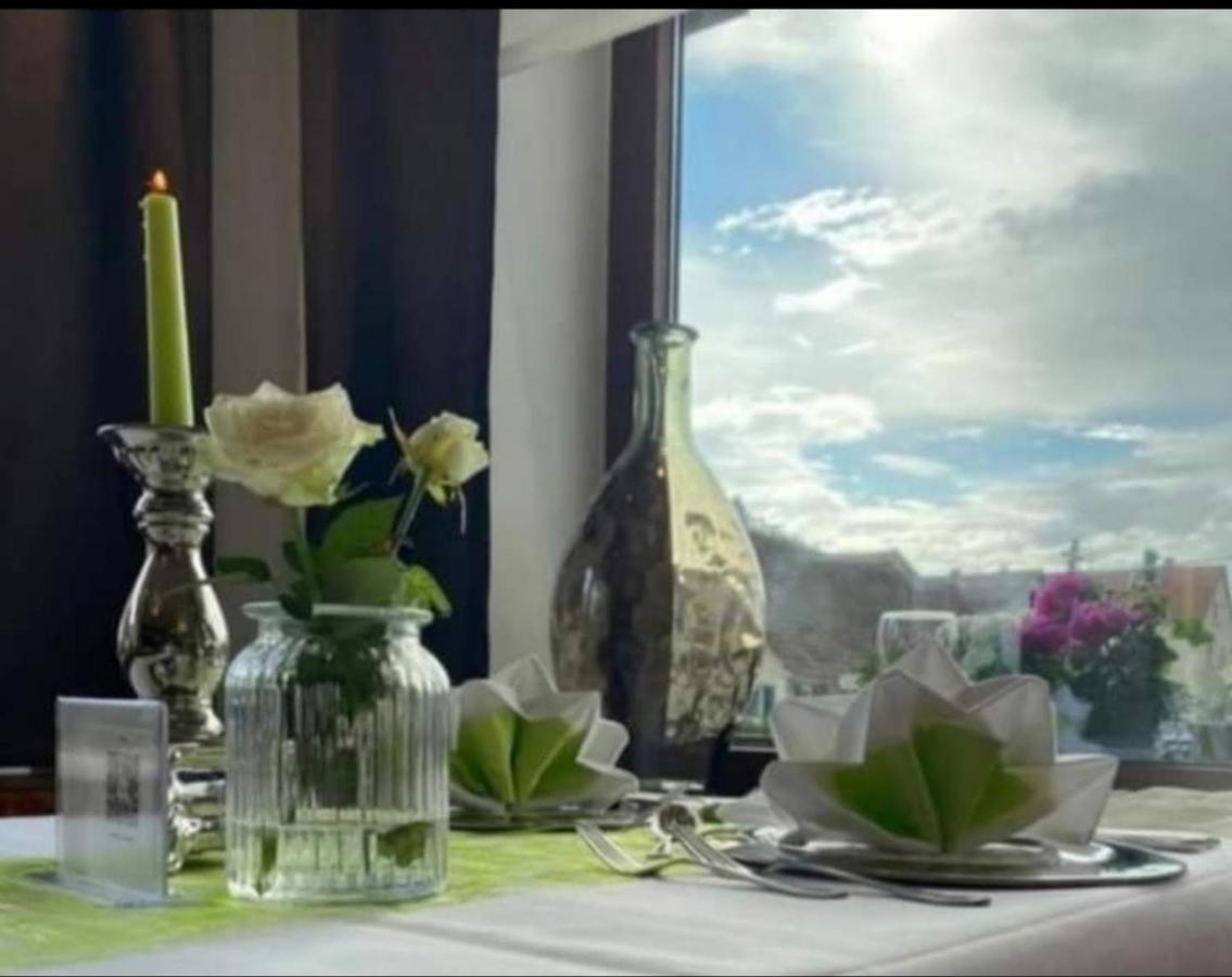 Hotel-Restaurant Und Gaestehaus Loewen Зюссен Экстерьер фото