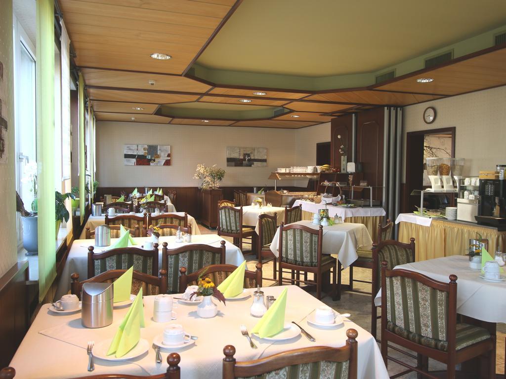 Hotel-Restaurant Und Gaestehaus Loewen Зюссен Экстерьер фото