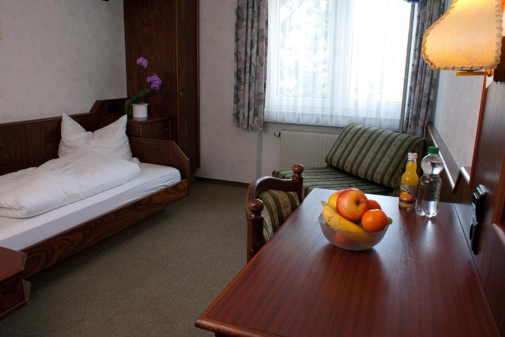 Hotel-Restaurant Und Gaestehaus Loewen Зюссен Экстерьер фото