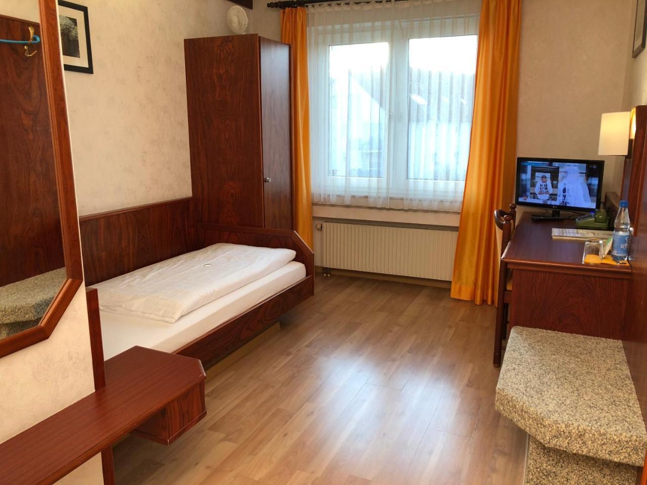 Hotel-Restaurant Und Gaestehaus Loewen Зюссен Экстерьер фото