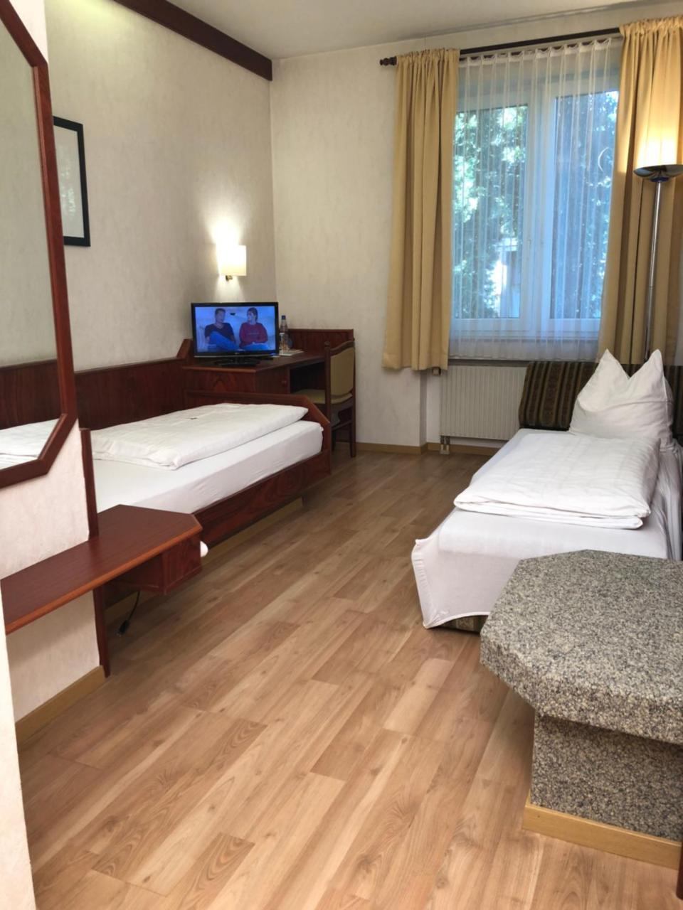 Hotel-Restaurant Und Gaestehaus Loewen Зюссен Экстерьер фото