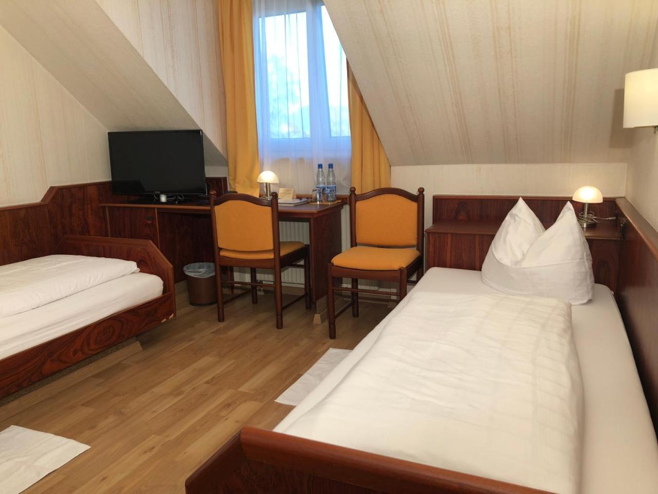 Hotel-Restaurant Und Gaestehaus Loewen Зюссен Экстерьер фото