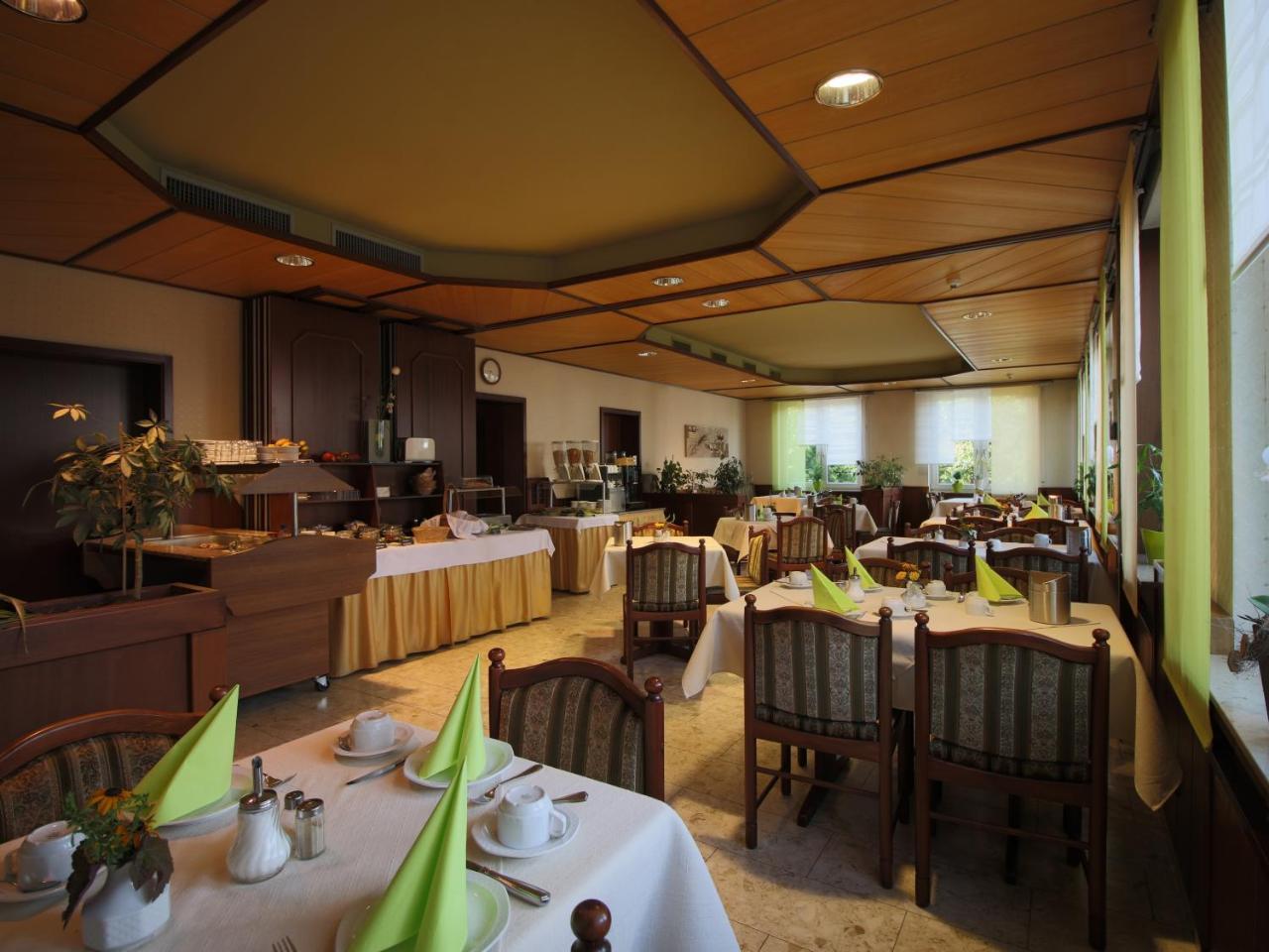 Hotel-Restaurant Und Gaestehaus Loewen Зюссен Экстерьер фото