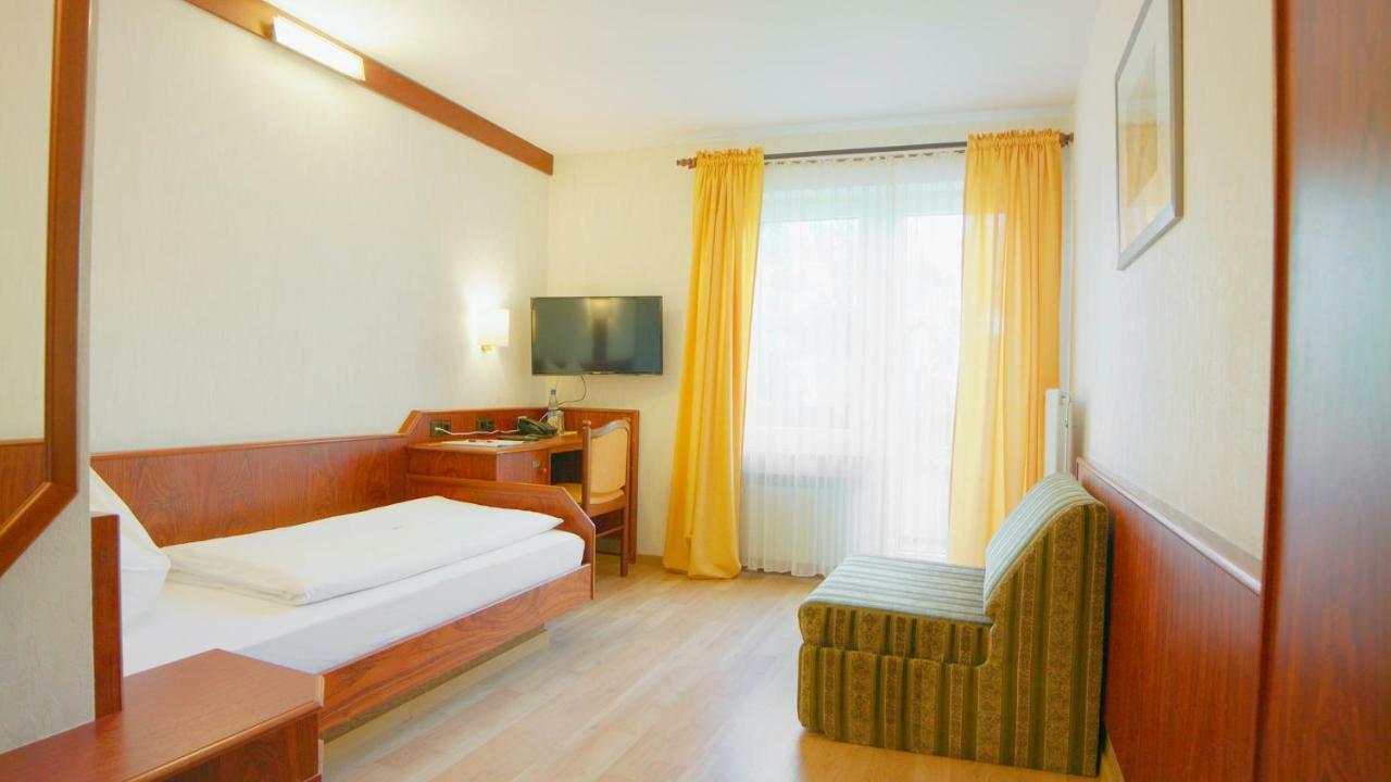Hotel-Restaurant Und Gaestehaus Loewen Зюссен Экстерьер фото