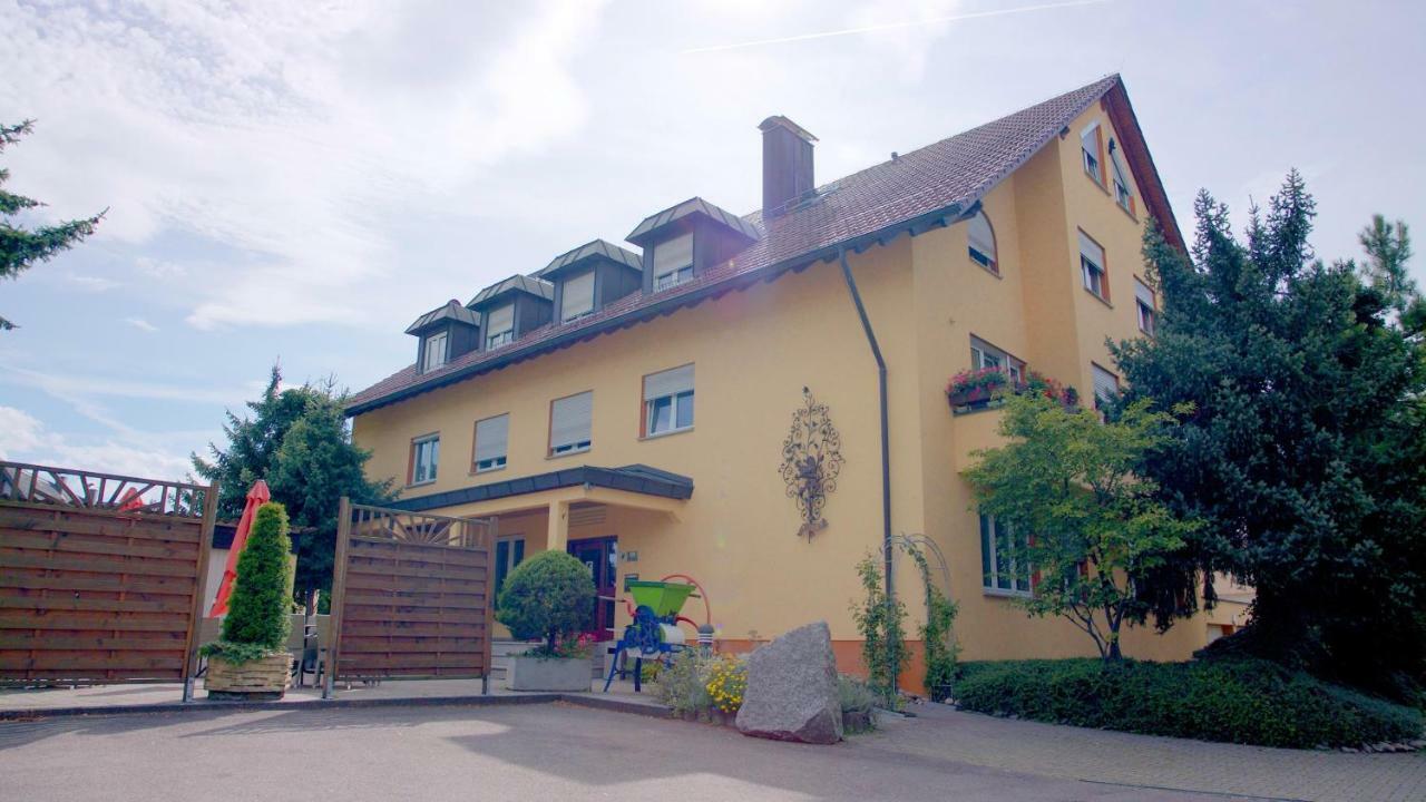 Hotel-Restaurant Und Gaestehaus Loewen Зюссен Экстерьер фото
